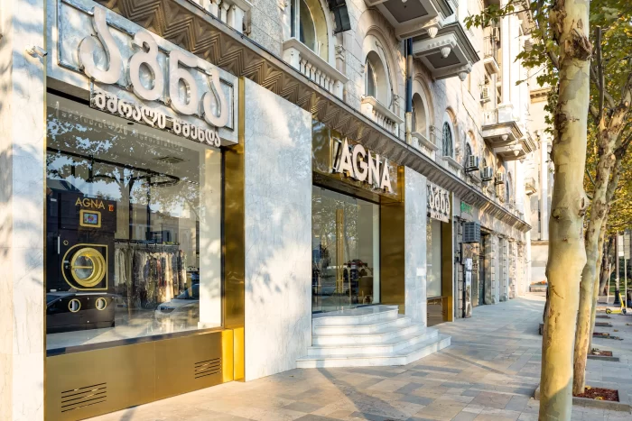 პრემიუმ კლასის ექსტერიერი კომერციული ფართის ფასადისთვის